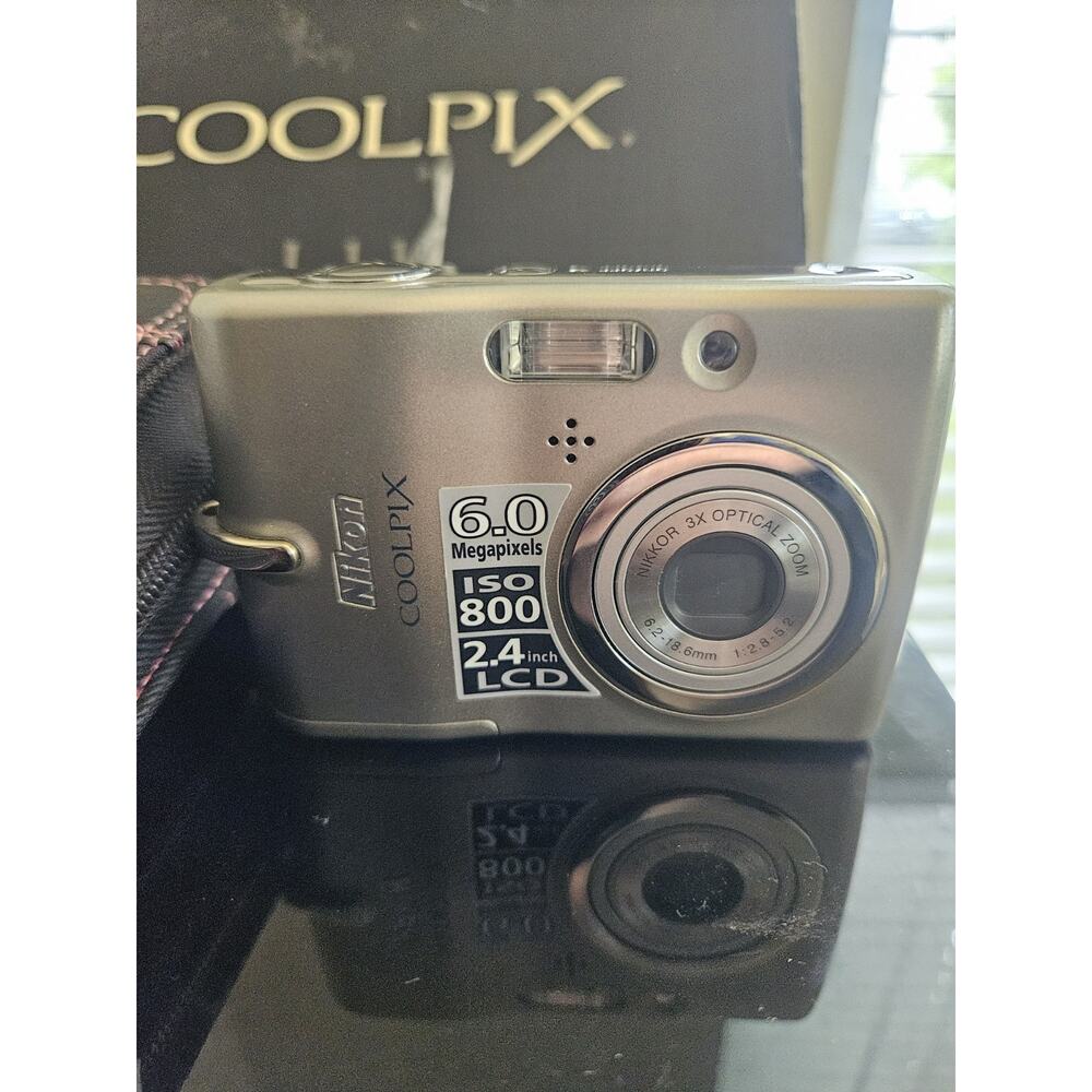 Nikon COOLPIX L11 6.0MP Silver Digital Camera Tested Vintage Technology - Picture 2 of 4